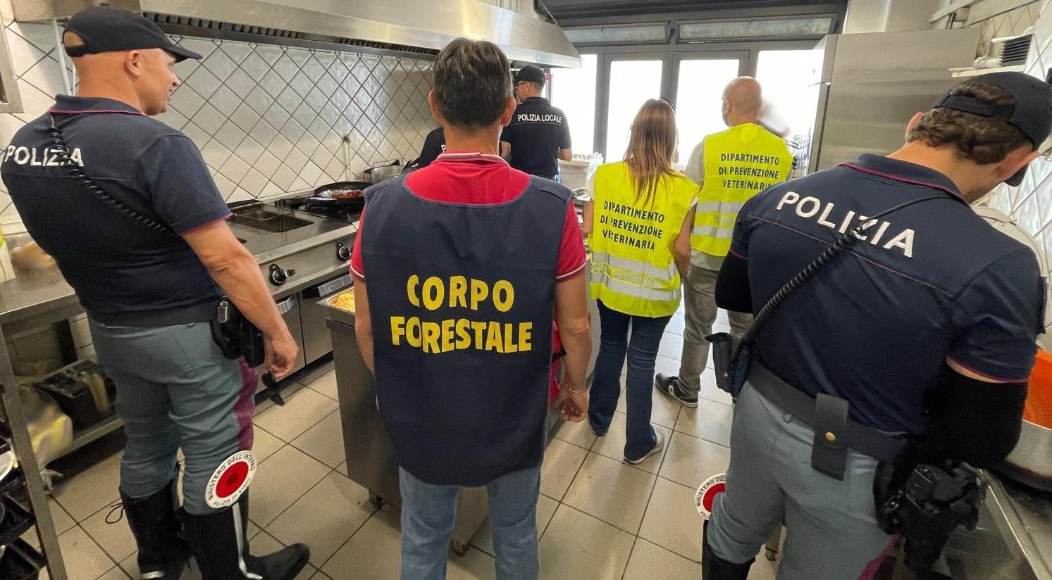 Catania, controlli della task force in tre locali del centro: sequestri, sanzioni per oltre 24mila euro e prodotti distrutti