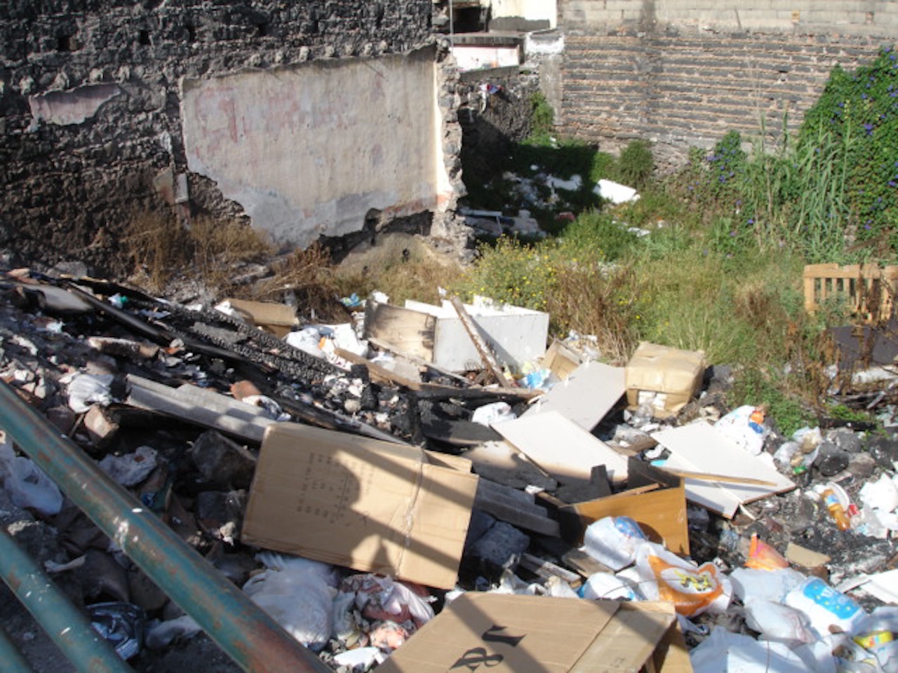 Catania, il PD di Picanello-Ognina: “Il quartiere sommerso dai rifiuti, servono telecamere e più controlli”