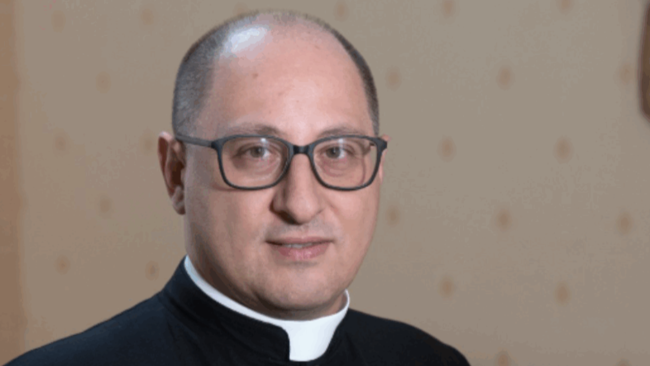 Gela, sacerdote ferito con un coltello nella chiesa del Carmine