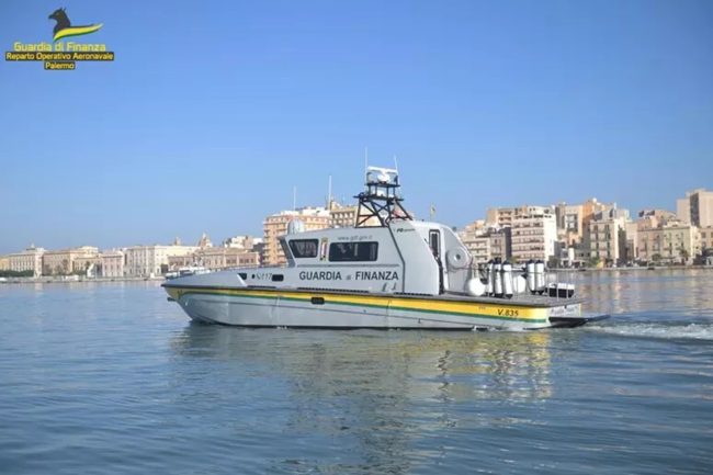 Trapani, maxi sequestro di 670 chili di hashish: fermati 5 tunisini