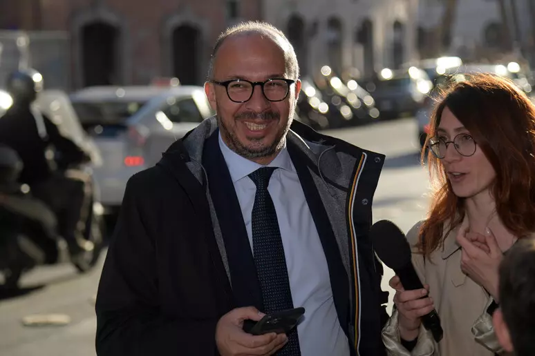 Faraone: “Chi è malato deve sperare che una macchina non si guasti”. Presentato esposto ad Agrigento