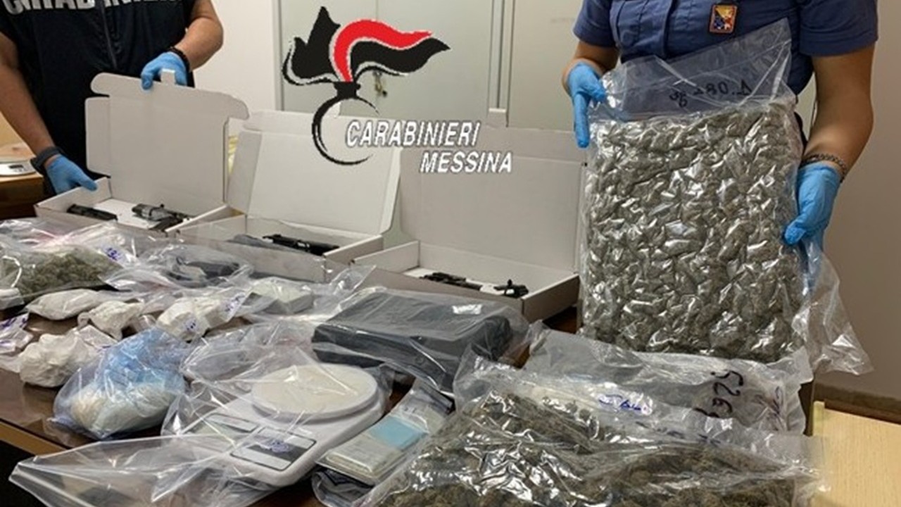 Controlli a Messina: sequestrati oltre due chili di droga e armi clandestine
