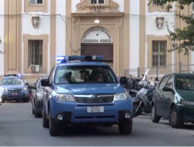 Palermo, due 16enni accusati di furti con “spaccata”: uno finisce in istituto penale, l’altro ai domiciliari