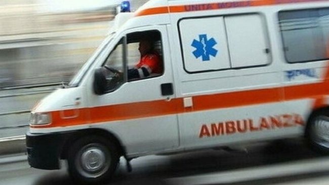 È grave una donna incinta investita da un autobus a Palermo