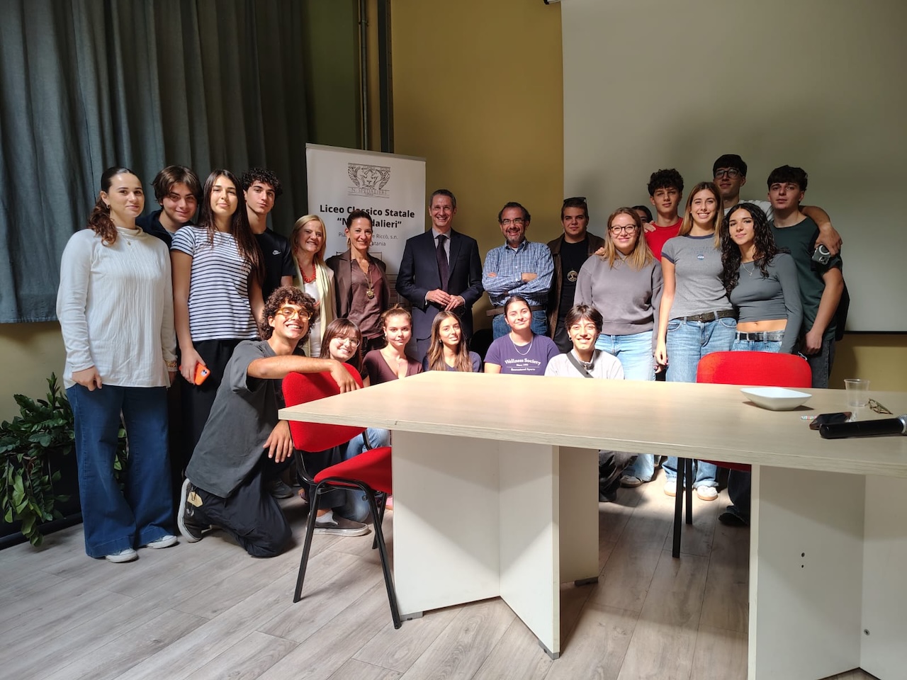 “Dall’altra parte delle sbarre”. Il dott. S. Ardita al Liceo classico “N. Spedalieri”