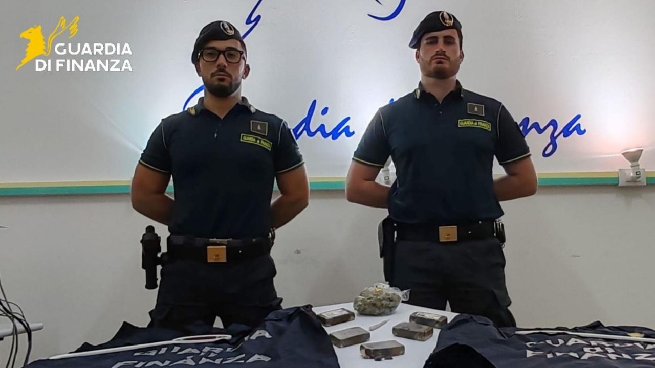 In autostrada con mezzo chilo di droga, palermitano nei guai In autostrada con mezzo chilo di droga, palermitano nei guai