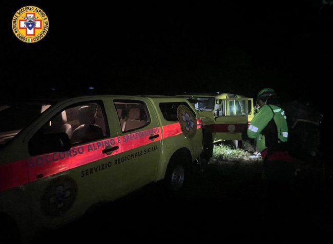 Vigile del fuoco precipita durante un soccorso sull’Etna: necessario il trasferimento in elicottero