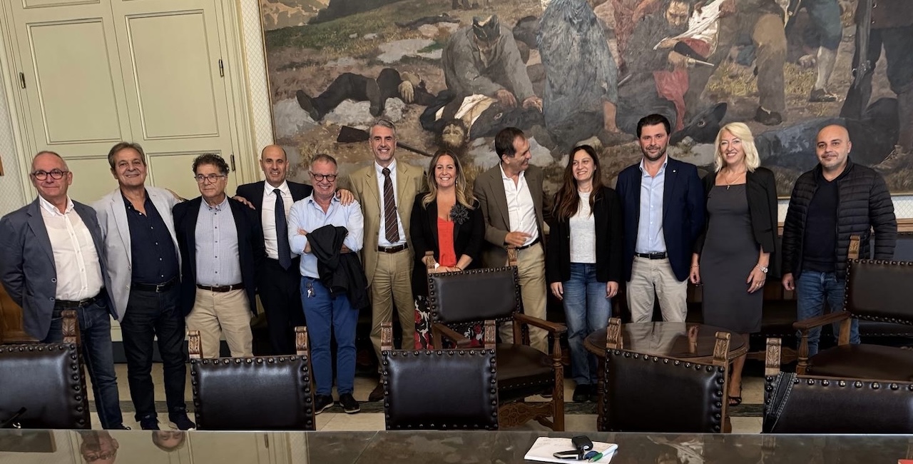 Catania, Comune e sindacati a confronto: impegni su stabilizzazioni, completamenti orari e nuove assunzioni entro il 2026
