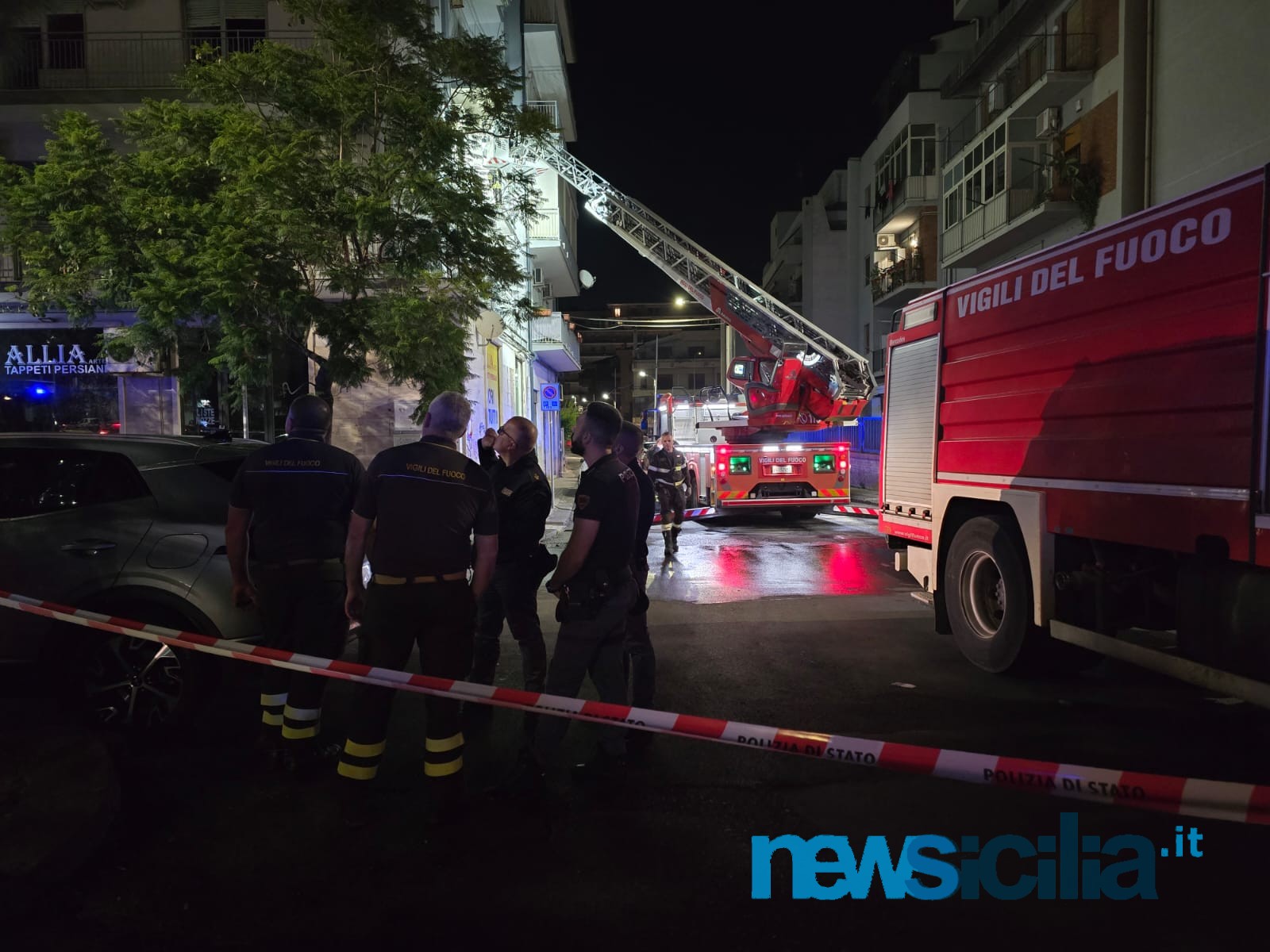 Incendio in un ufficio di via Messina a Catania: evacuato un intero palazzo