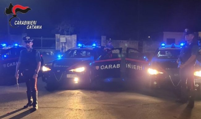 Nella notte mettono a segno due furti ma vengono beccati poco dopo: 2 arresti a Paternò