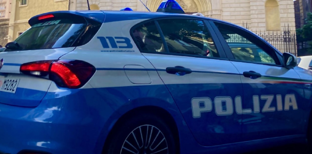 Marsala, due giovani arrestati per rapina e aggressioni ai venditori ambulanti Marsala, due giovani arrestati per rapina e aggressioni ai venditori ambulanti