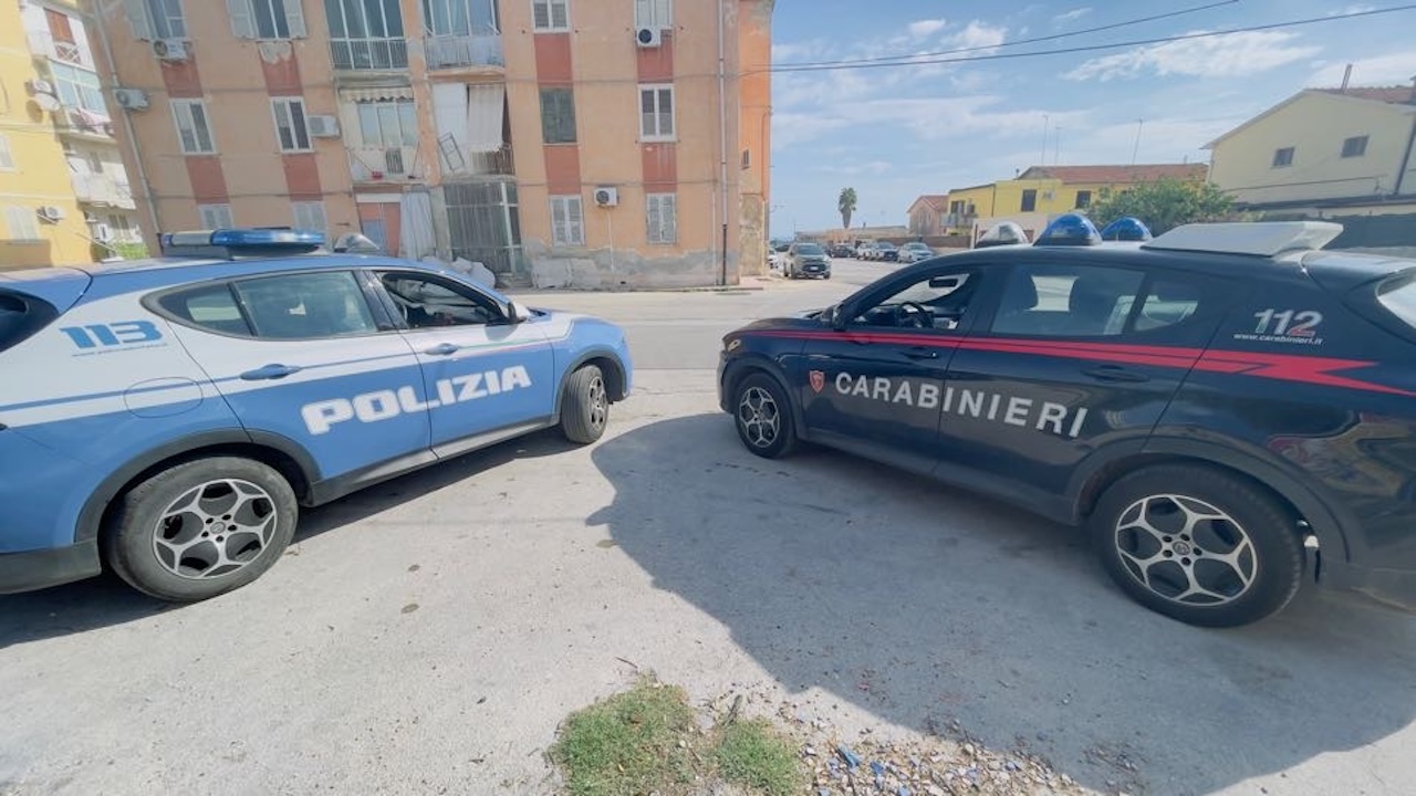 Blitz di polizia e carabinieri: smantellata piazza di spaccio a Siracusa