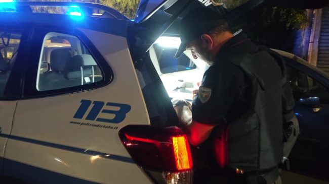 Catania, in scooter di notte con crack e cocaina in tasca: 43enne arrestato dalla Polizia di Stato