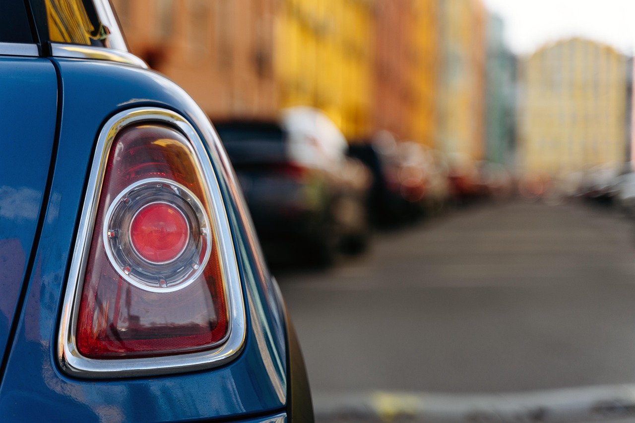 Si è risvegliata dal coma la 19enne che si è lanciata dall’auto dopo un litigio con il fidanzato