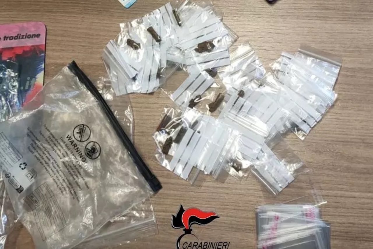 Mazara del Vallo, sgominata piazza di spaccio: 18 misure cautelari, in carcere “il principale” Mazara del Vallo, sgominata piazza di spaccio: 18 misure cautelari, in carcere “il principale”