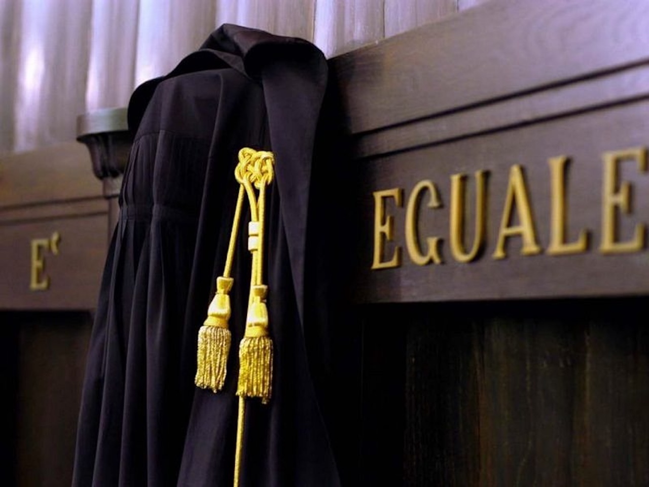 Sostituire il proprio cognome con quello della madre: vinta battaglia legale a Trapani
