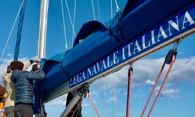 Veleggiata della Lega Navale di Catania in memoria delle donne vittime di femminicidio