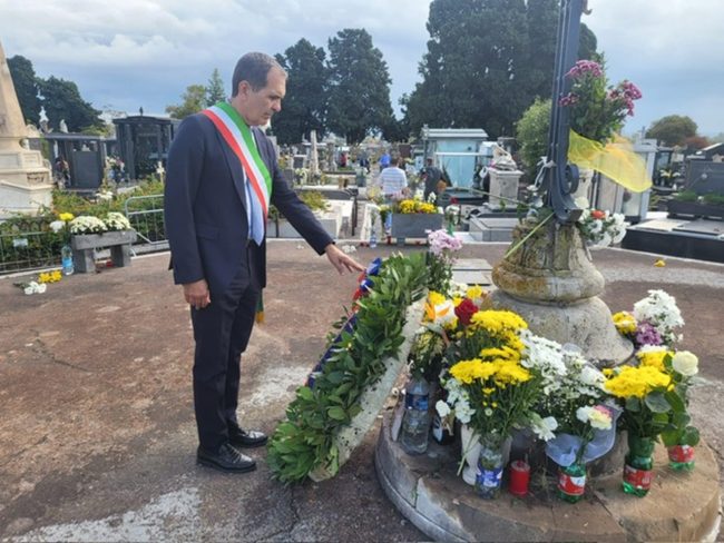 Commemorazione dei Defunti, il sindaco Trantino rende omaggio ai catanesi scomparsi al Cimitero monumentale di via Acquicella