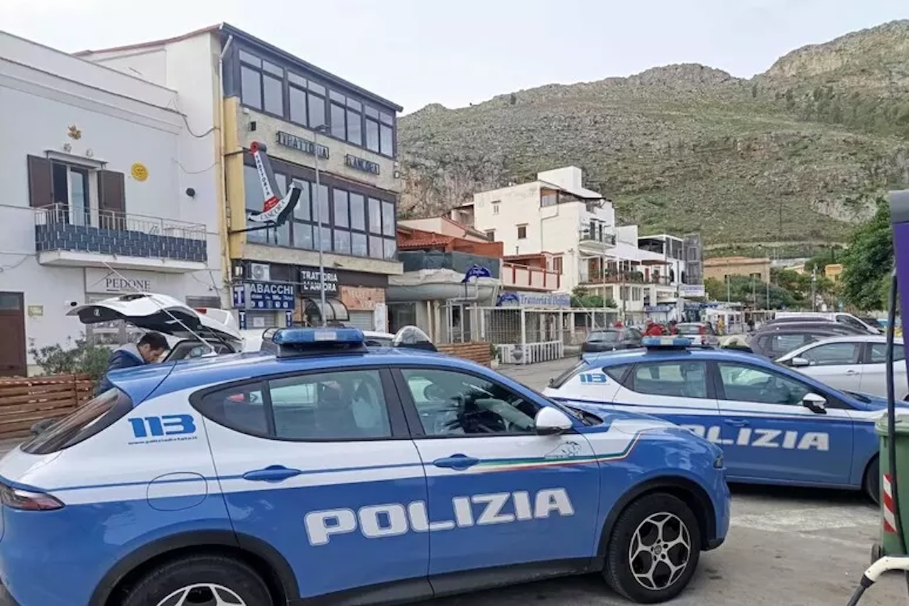 Benzina e pizzo davanti 5 locali di Sferracavallo: scoppia il caso