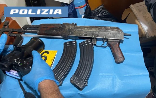 Fortino di droga e armi a Catania: 35 kg di cocaina nascosta nei cassonetti delle tapparelle
