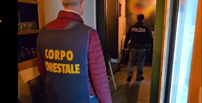 Dalle prolunghe penzolanti alla carne non tracciata: nei guai ristorante di Adrano