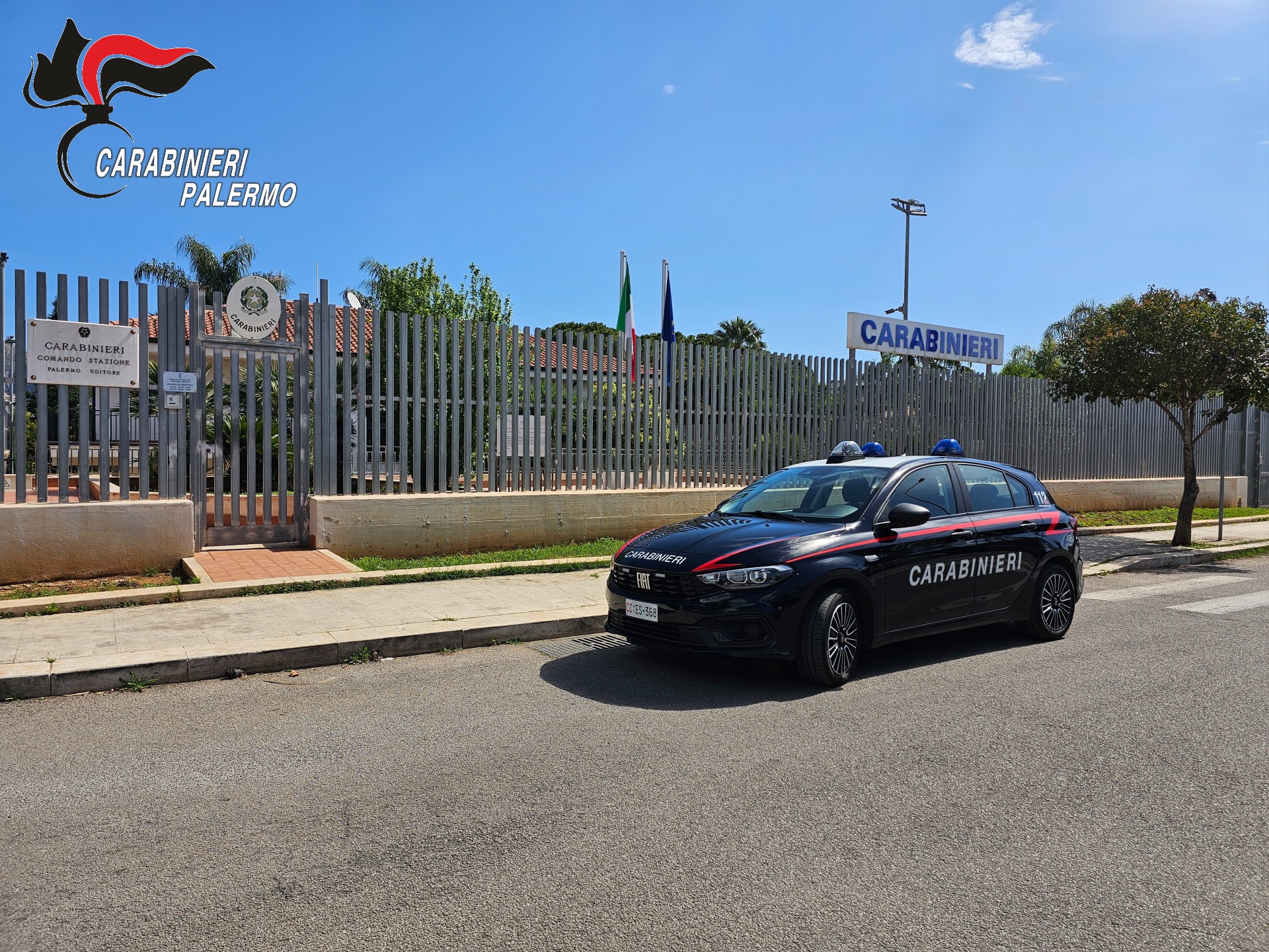 Palermo, droga e parti di armi in casa: tre persone denunciate