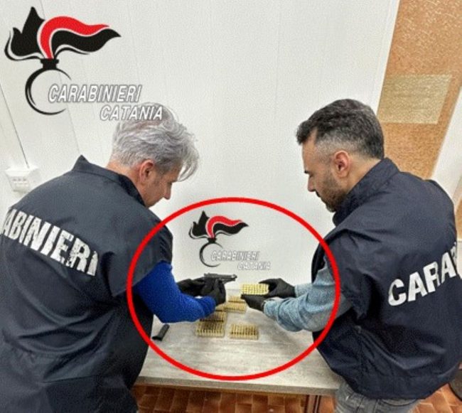 Catania, detenzione illegale di armi e munizioni: denunciati due fratelli