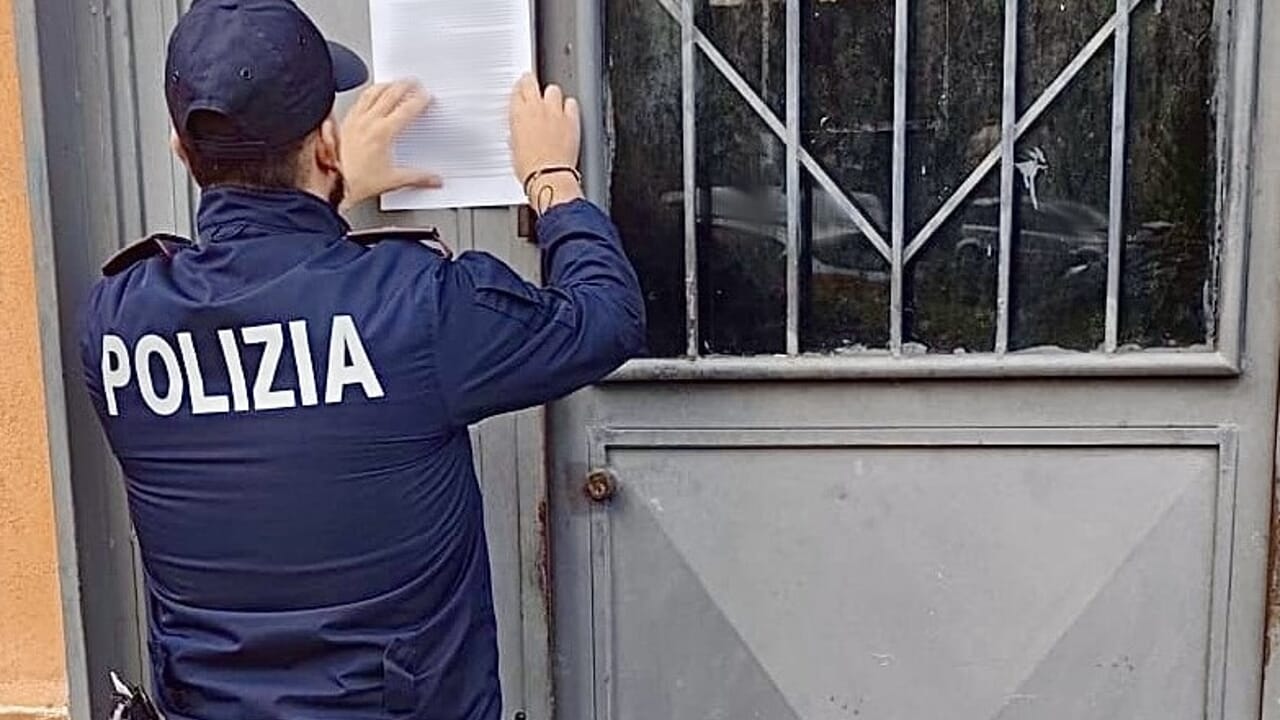 Catania, scoperto centro scommesse abusivo con pc collegati al deep web: denunciato 72enne