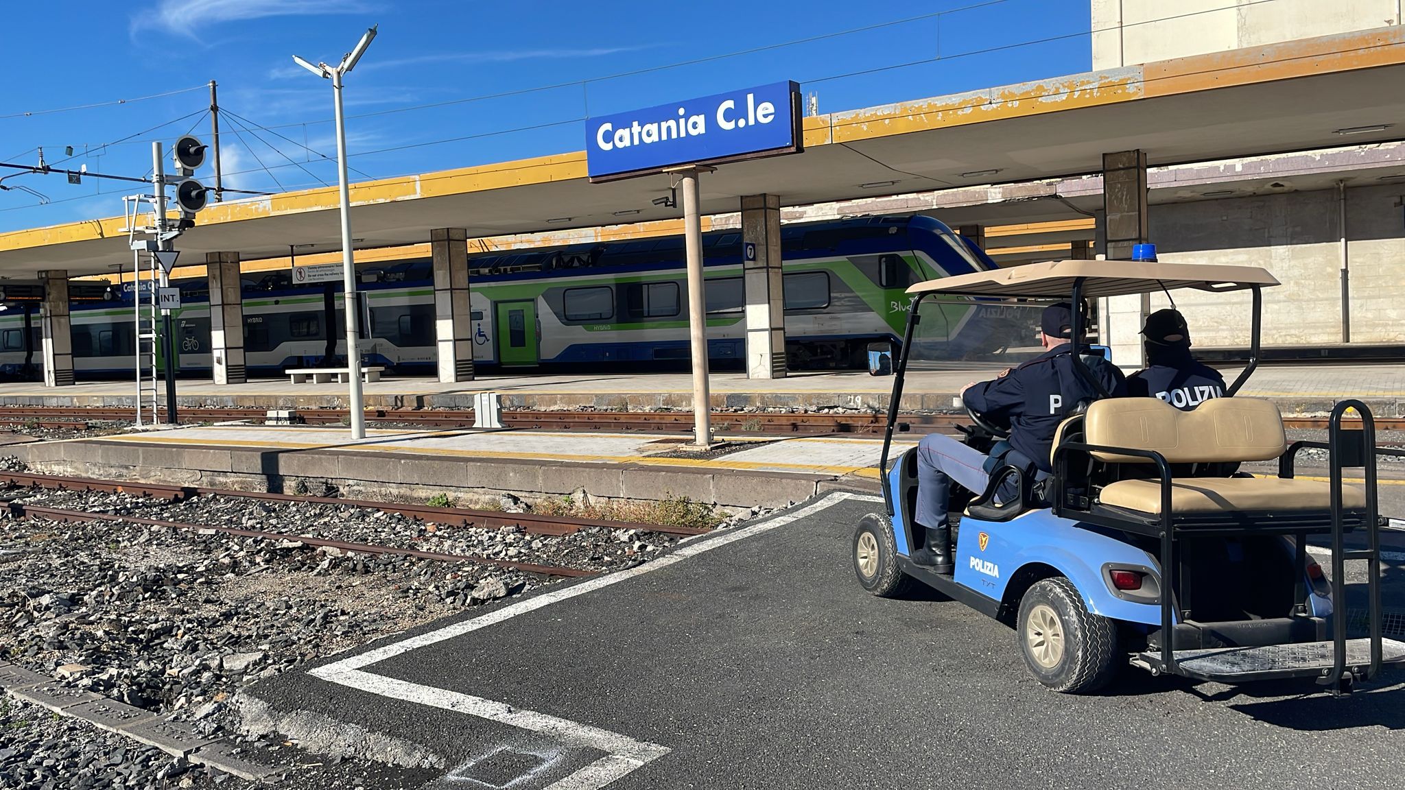 “Raffica” di furti alla stazione centrale di Catania: arrestati due ladri seriali