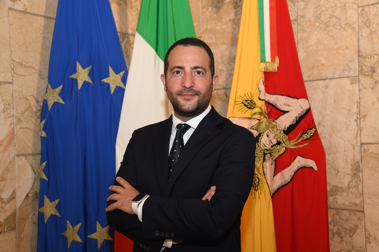 Rifiuti, via ai contributi su extracosti e differenziata. Colianni: “Sosteniamo i Comuni e premiamo quelli virtuosi”