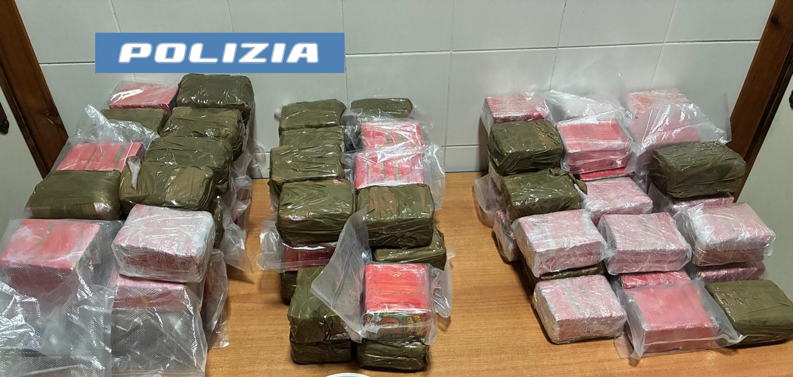 Hashish nascosto ovunque nell’auto: 50enne bloccata e arrestata a Catania