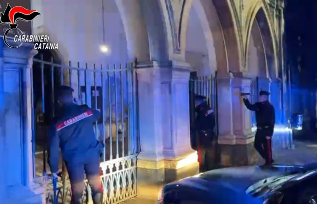 Furto al cimitero di Aci Catena: due arresti – I NOMI e le IMMAGINI VIDEO