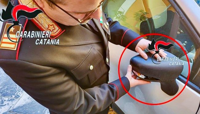 Acireale, tenta la “truffa dello specchietto” a una 66enne: fotografata la targa, 25enne denunciato