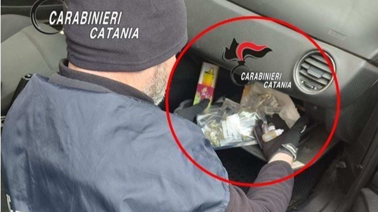 Catania, 45enne arrestato: sequestrati droga e denaro durante un blitz antidroga a Nesima