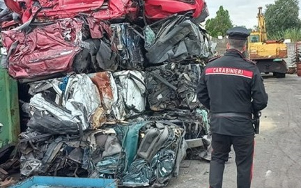 Autodemolizione di Giarre non rispettava le norme ambientali: sequestrato