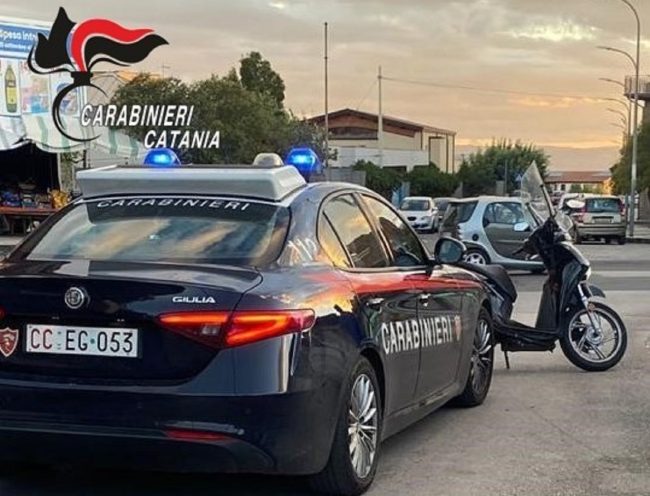Paternò, beccato con dosi di droga nascoste nel sottosella dello scooter