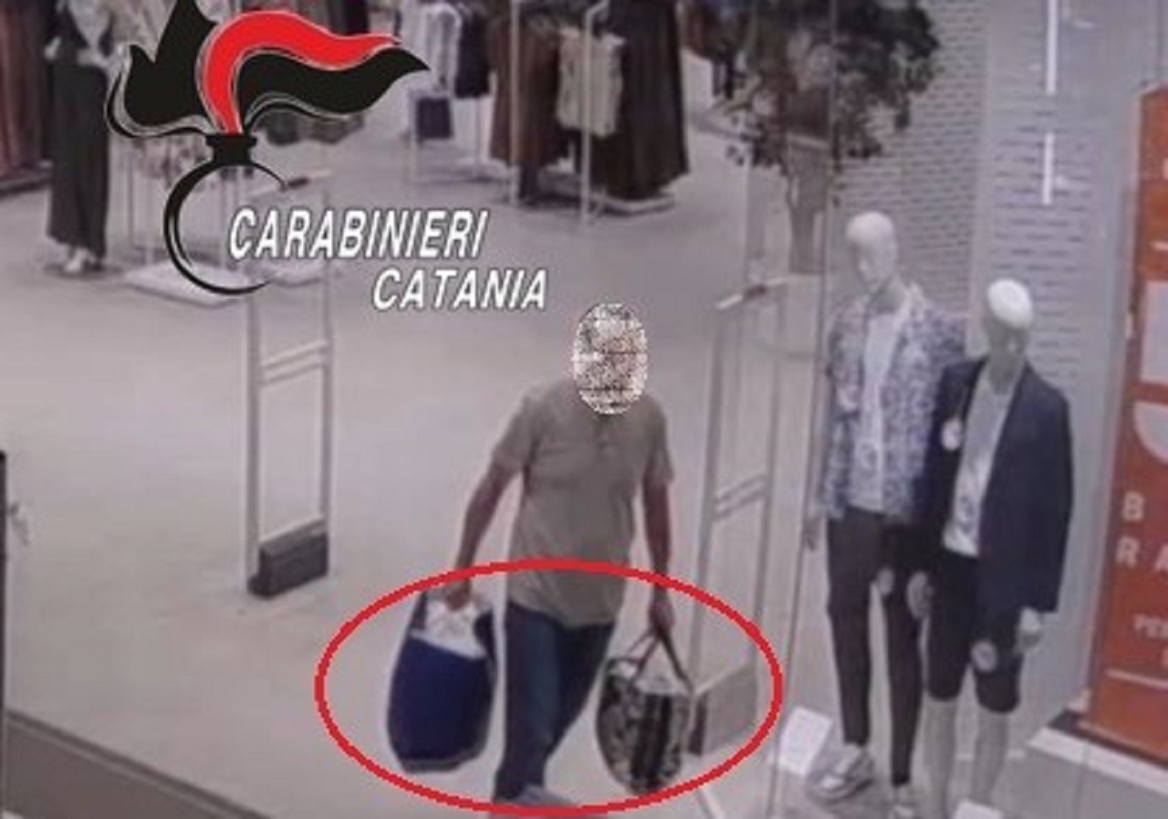 Rubavano nei centri commerciali di Catania e Siracusa: beccati i fratelli del taccheggio