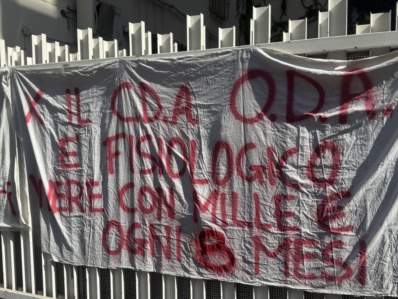 Catania, otto mesi senza stipendio per i lavoratori ODA: continuano le proteste Catania, otto mesi senza stipendio per i lavoratori ODA: continuano le proteste