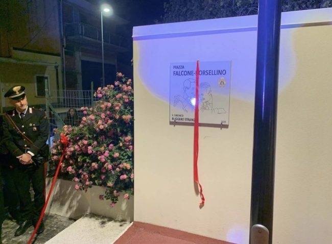 Castel di Iudica, inaugurata la nuova piazza dedicata a Falcone e Borsellino: “Un segno concreto di legalità per le nuove generazioni”