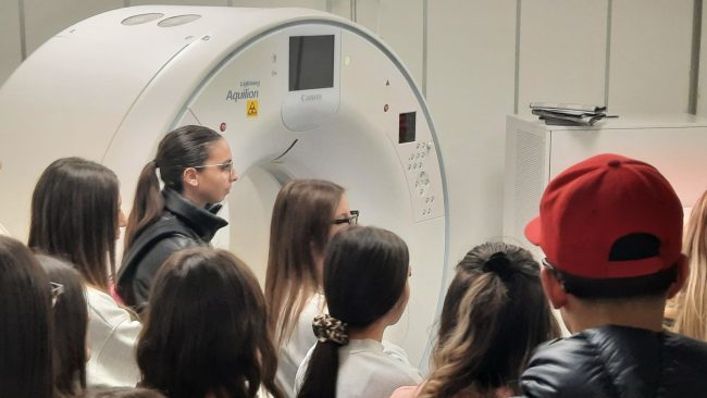 Studenti dell’I.T.I. Cannizzaro di Catania in visita alla SANICAM: un’immersione nel mondo della diagnostica per immagini