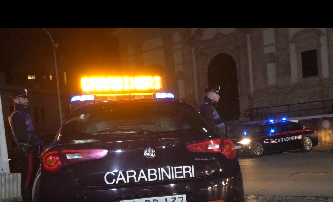 Carabinieri sventano furto in gioielleria: arrestato un 37enne, ricercato il complice