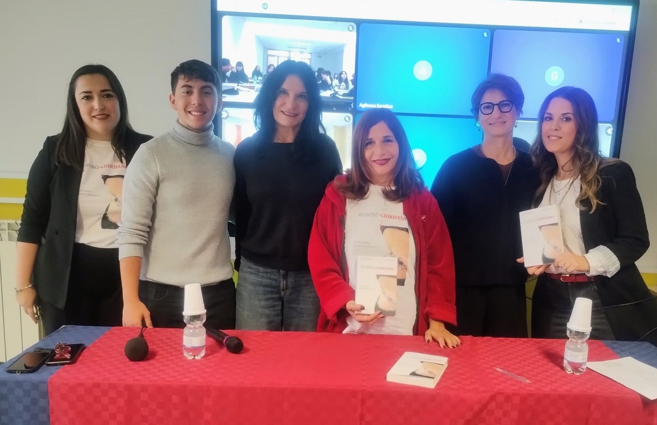 Il vero amore è libertà: Vera Squatrito e la dott.ssa Elena Portale tornano nella scuola di Giordana per incontrare gli studenti del Liceo “Lombardo Radice” di Gravina Il vero amore è libertà: Vera Squatrito e la dott.ssa Elena Portale tornano nella scuola di Giordana per incontrare gli studenti del Liceo “Lombardo Radice” di Gravina