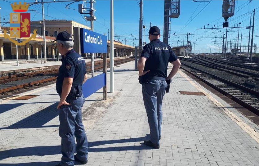 Sicilia, controlli straordinari della Polizia Ferroviaria: operazione “Viaggiare Sicuri” nelle stazioni dell’isola Sicilia, controlli straordinari della Polizia Ferroviaria: operazione “Viaggiare Sicuri” nelle stazioni dell’isola