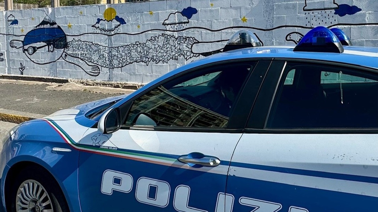Senegalese arrestato mentre tenta di rubare un’auto in sosta a Catania