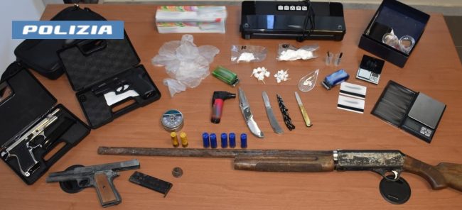 Dalla cocaina nascosta tra le caramelle alle armi in casa: un arresto a Caltagirone