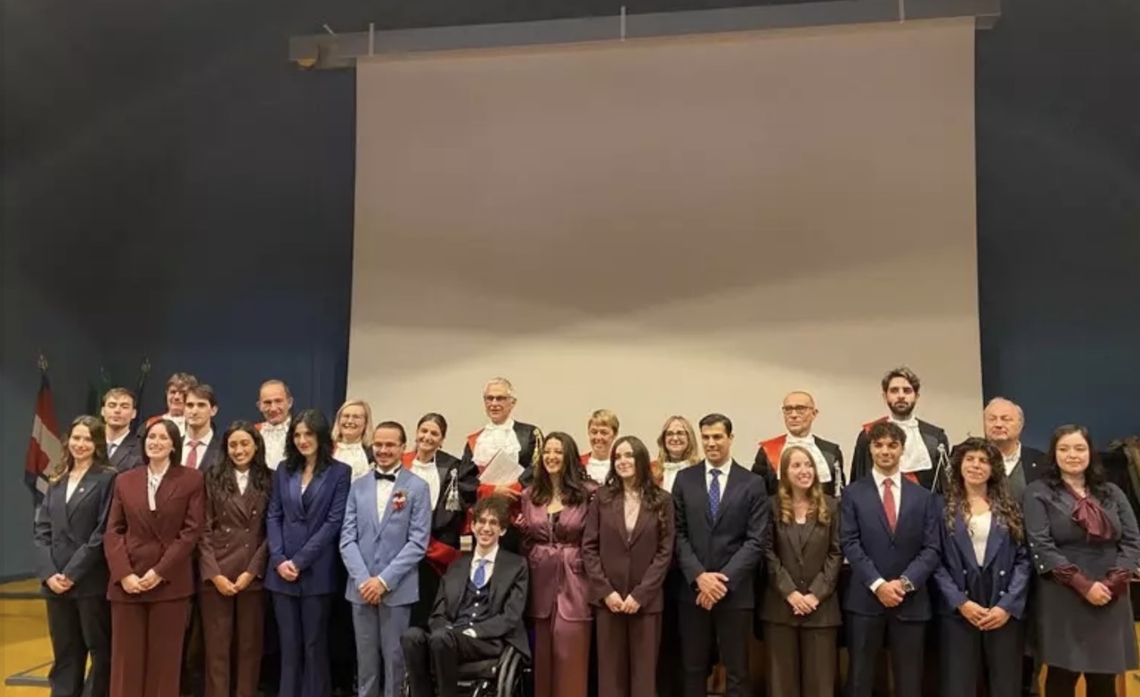 Il sogno di Mauro diventato realtà: si laurea a Palermo il ragazzo tetraplegico per la bici lanciata a Torino Il sogno di Mauro diventato realtà: si laurea a Palermo il ragazzo tetraplegico per la bici lanciata a Torino