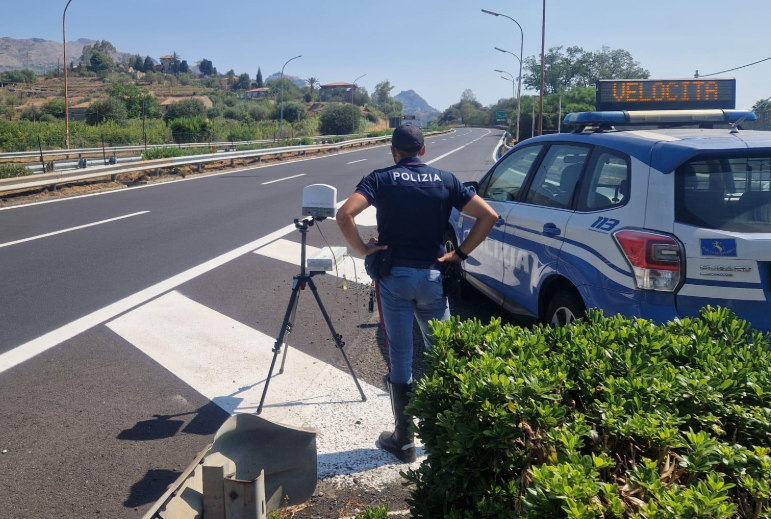 Autovelox in azione su A18 e A20: ecco dove la Polizia Stradale controllerà la velocità