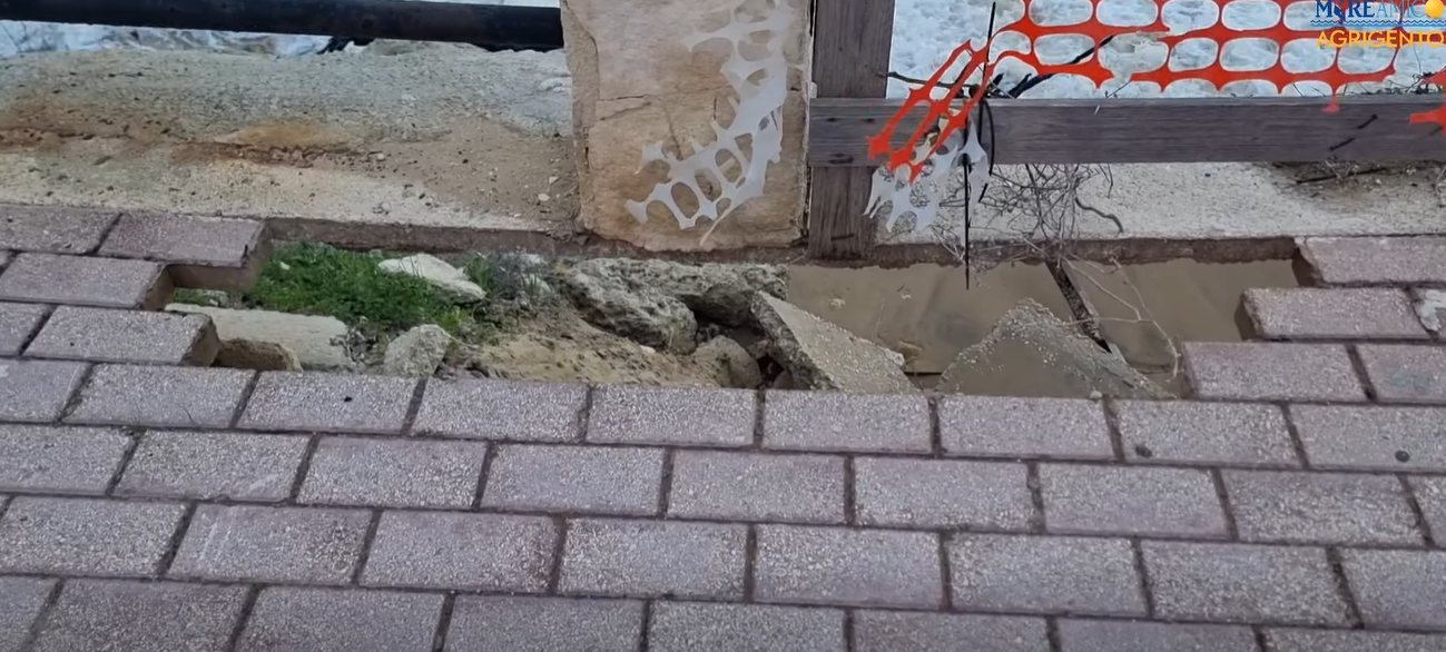 San Leone, nuovo crollo della pista ciclabile: l’allarme di Mareamico e il rischio per il Viale delle Dune