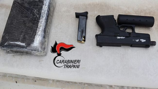Smantellata piazza di spaccio via del Cipresso: due arresti in un blitz antidroga
