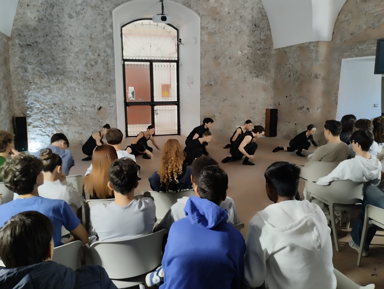 La danza contemporanea conquista l’Aula Magna del Boggio Lera di Catania La danza contemporanea conquista l’Aula Magna del Boggio Lera di Catania